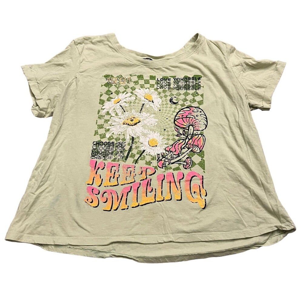 Keep Smiling Green Checkered Daisy Print Cropped Tee